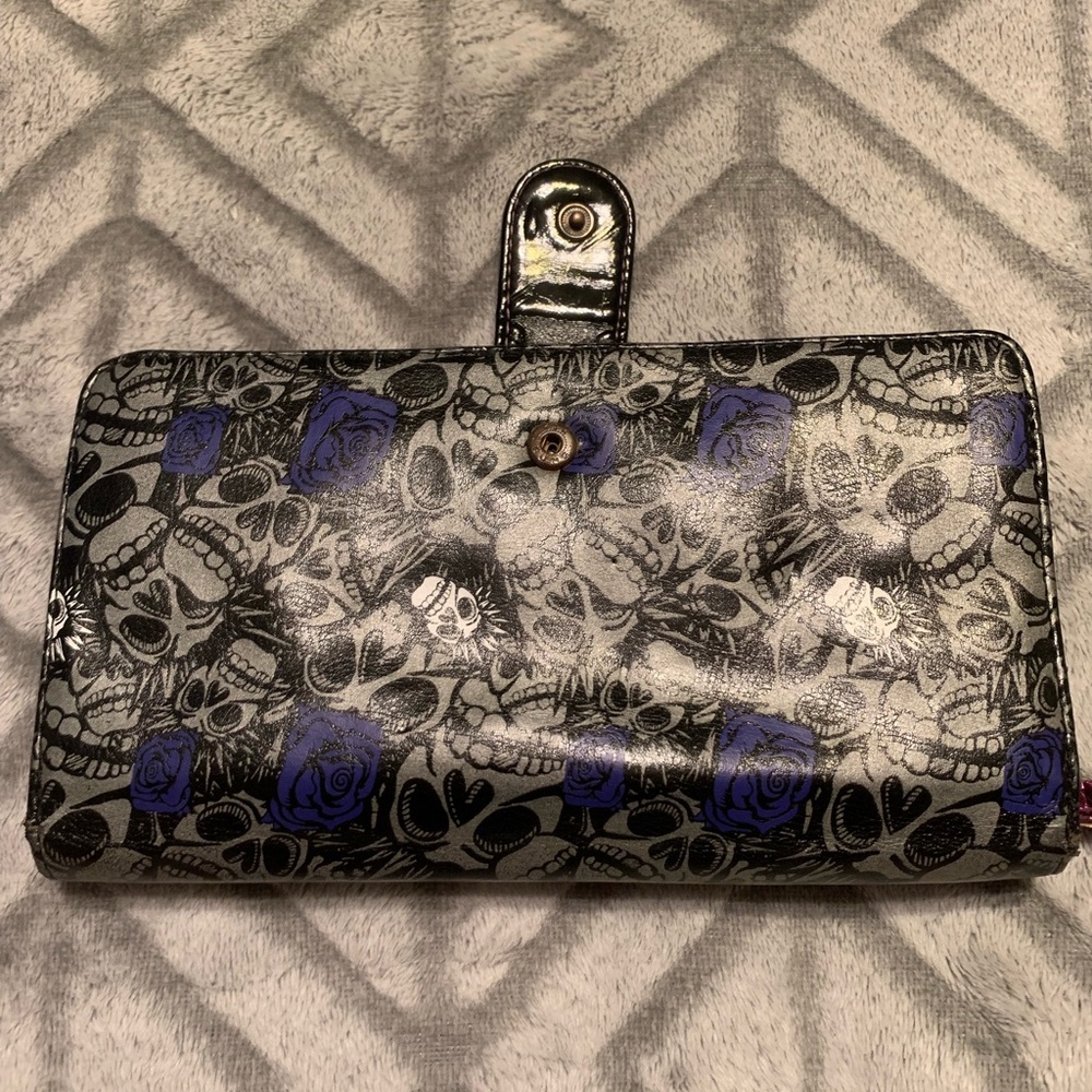 IRON FIST SKULL & FLOWER PRINT WALLET